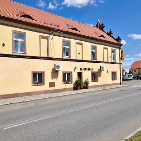 Hotel Stary Ratusz Kostomloty エクステリア 写真