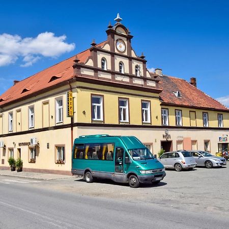Hotel Stary Ratusz Kostomloty エクステリア 写真