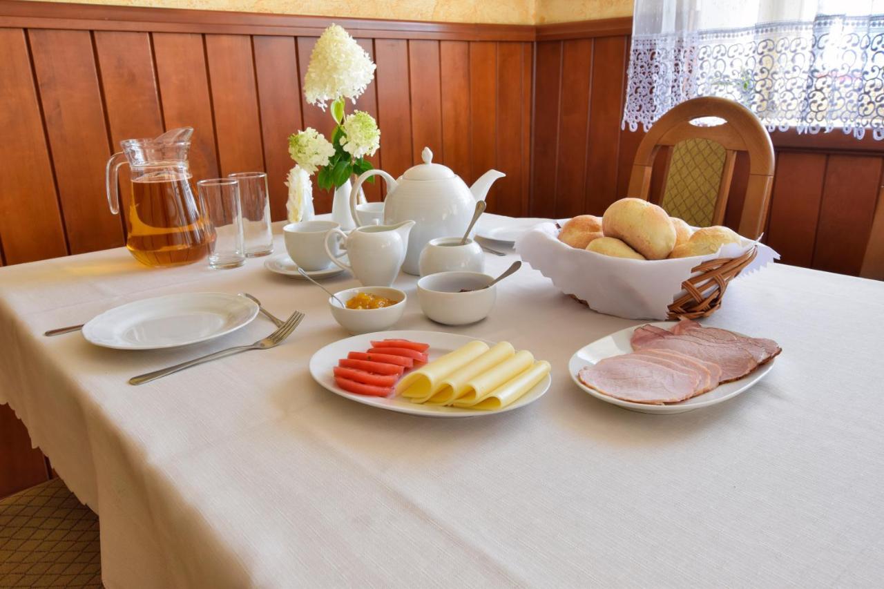 Hotel Stary Ratusz Kostomloty エクステリア 写真