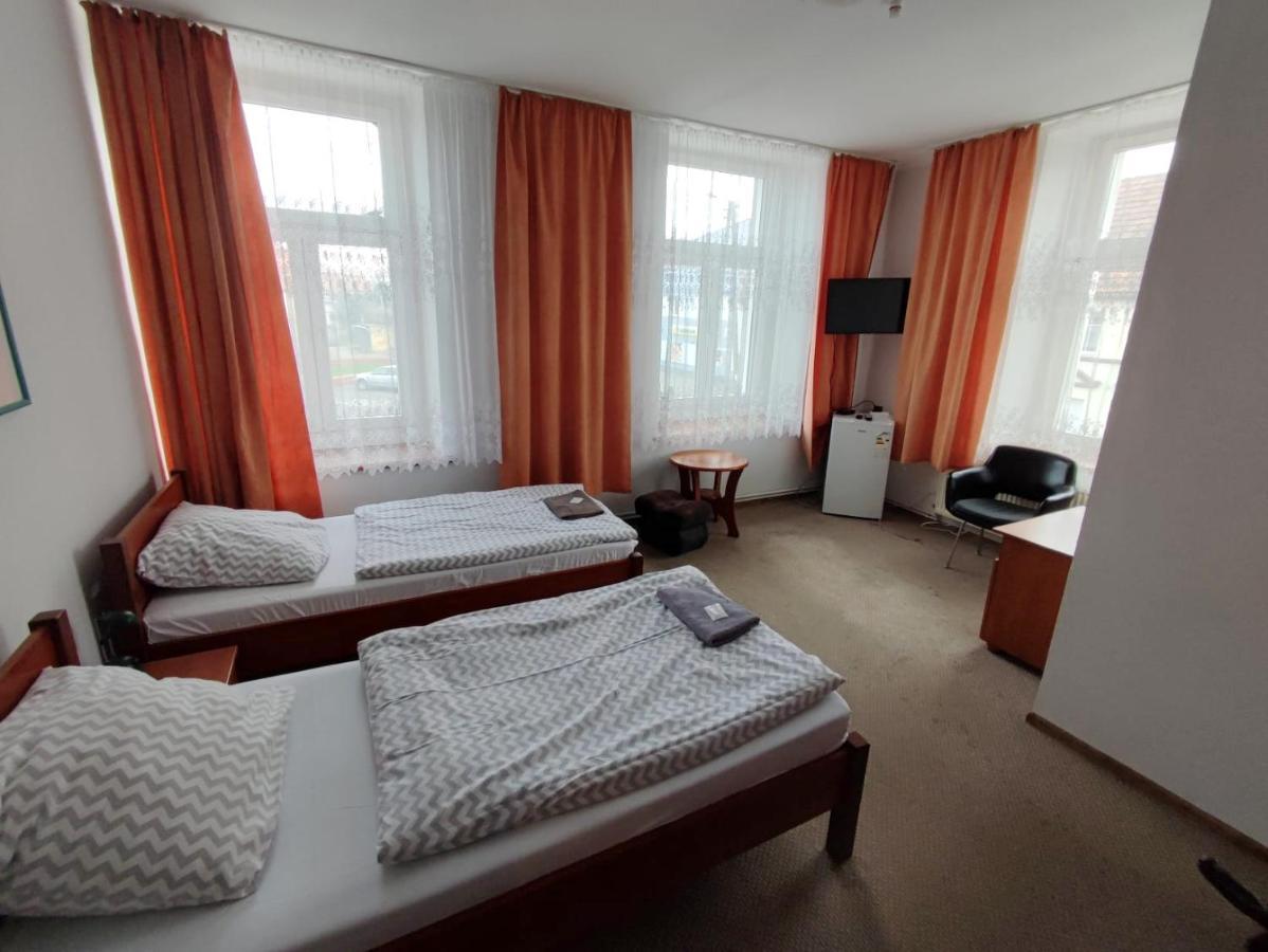 Hotel Stary Ratusz Kostomloty エクステリア 写真